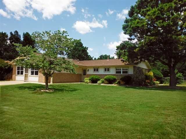 Property Photo: 1601 W Gum Street AR 72758