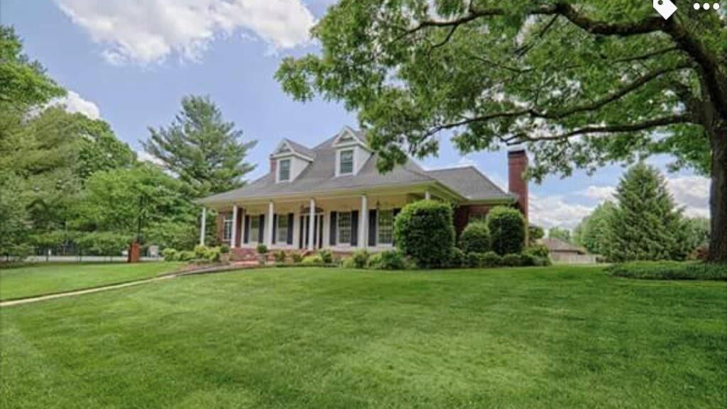 Property Photo:  201 Regency Court  AR 72712 