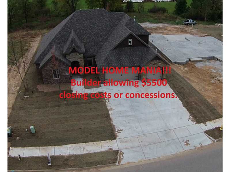 Property Photo:  3207 SW Mahogany Avenue  AR 72712 