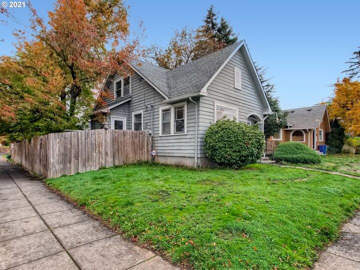 8105 SE Pine St  Portland OR 97215 photo