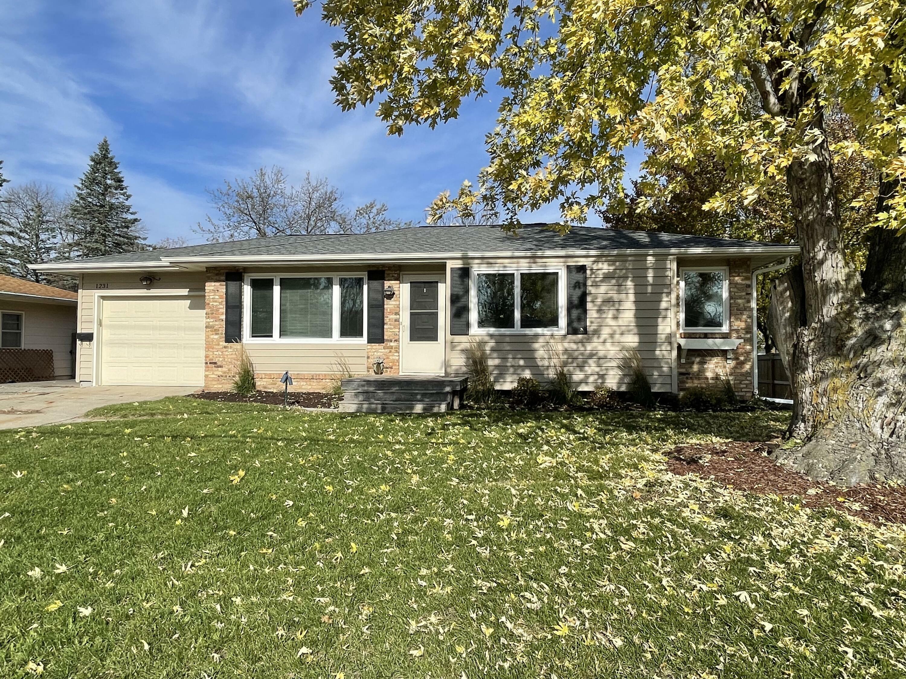 Property Photo:  1231 24th Street  IA 50010 