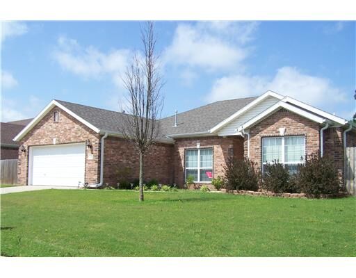 Property Photo:  1647 N Cannondale Drive  AR 72704 
