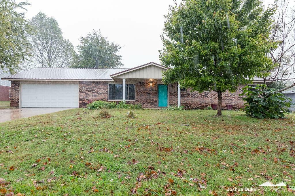 Property Photo:  105 N Border Street  AR 72753 