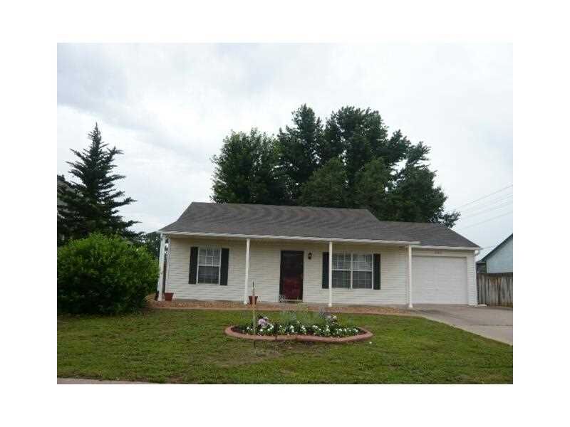 Property Photo: 2502 Parkcrest Drive AR 72712