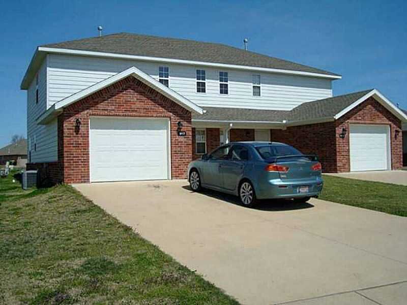 Property Photo: 917-919 Kensington Drive AR 72719
