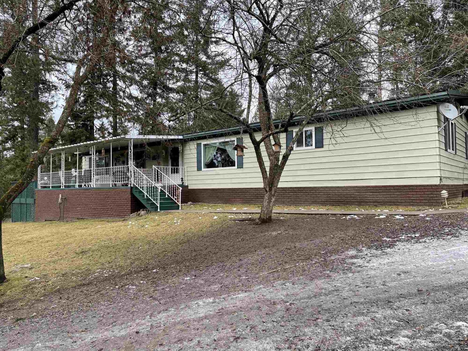 Property Photo: 18002 N Mt Spokane Park Dr WA 99021-9726