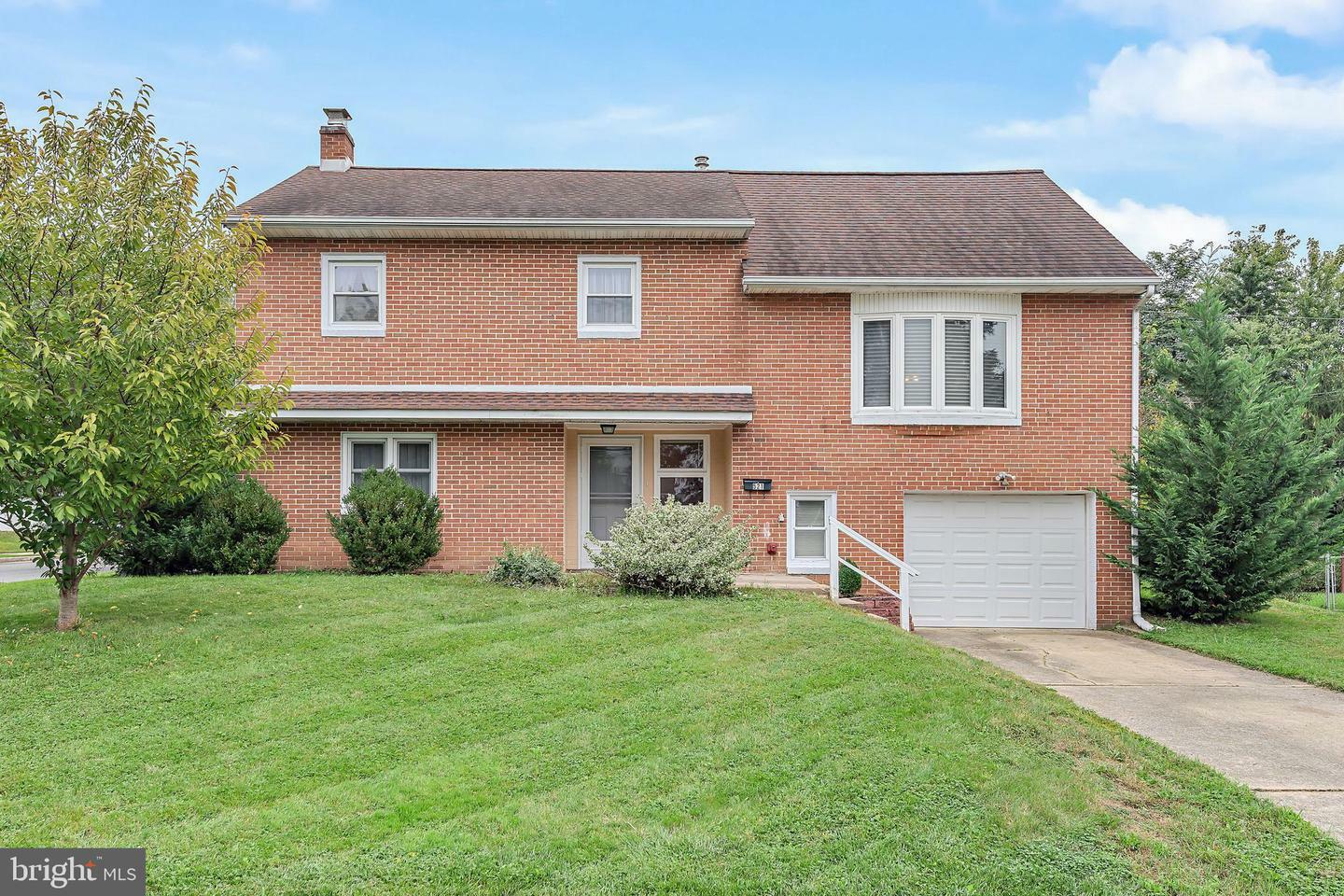 Property Photo:  521 Clermont  PA 17112 