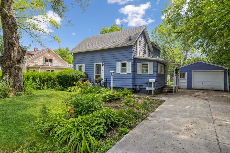 Property Photo:  304 S Franklin Avenue  IA 50014 