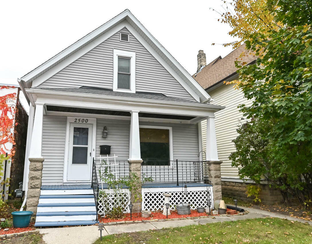 Property Photo: 2500 S Howell Ave WI 53207