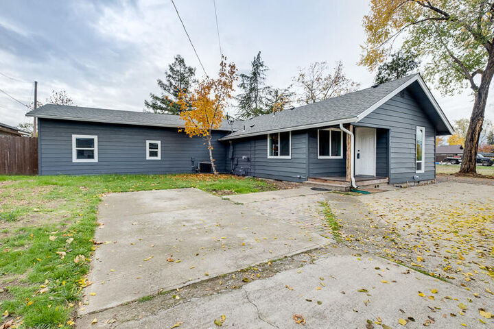 1223 Maple Park Drive  Medford OR 97501 photo