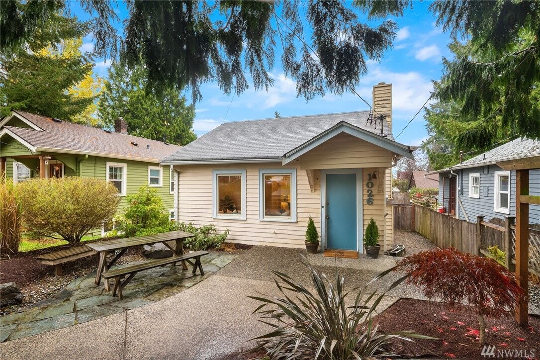 Property Photo:  1026 NE 97th St  WA 98115 