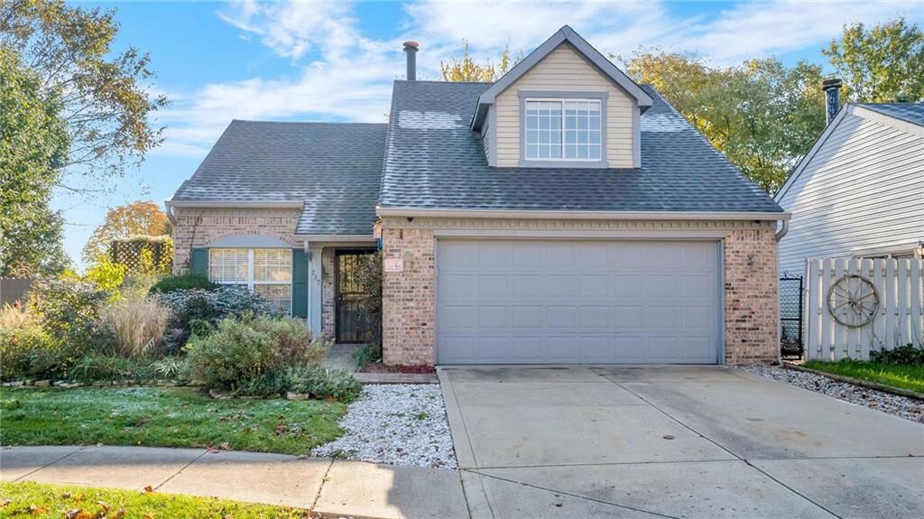 Property Photo: 237 Lake Point S Ln IN 46142