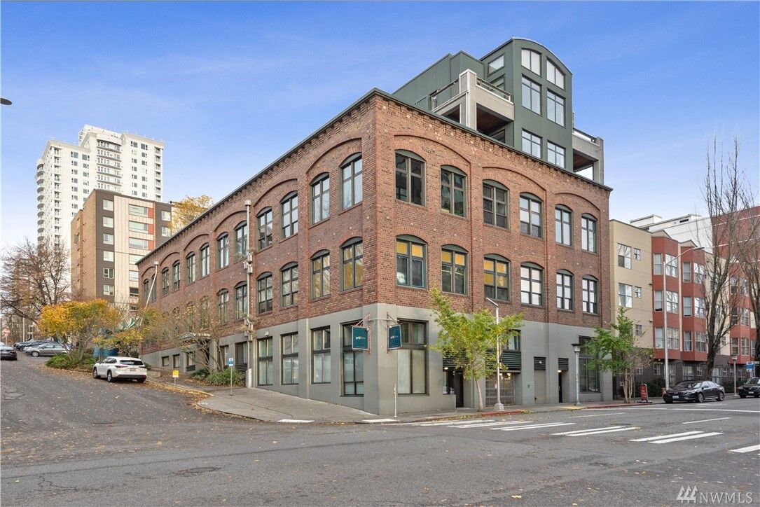 Property Photo:  81 Vine St 205  WA 98121 