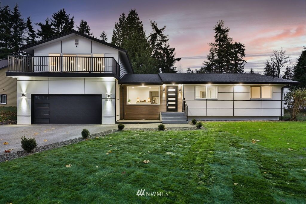 Property Photo: 2215 186th Avenue E WA 98391