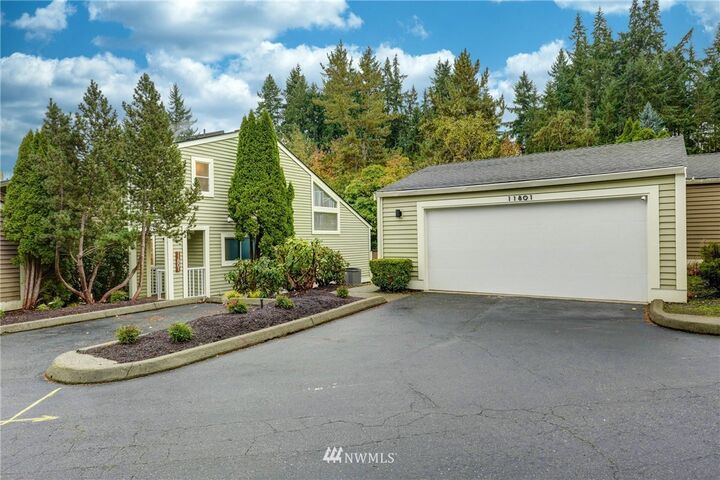 Property Photo: 11801 NE 105th Court WA 98033