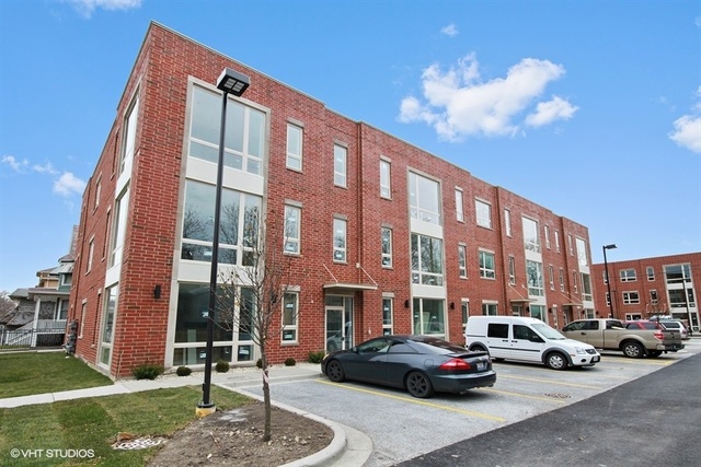 Property Photo: 4111 N Narragansett Avenue 202 IL 60634