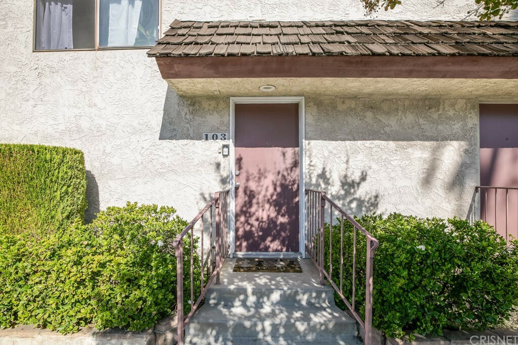 Property Photo:  7409 Woodman Avenue 103  CA 91405 