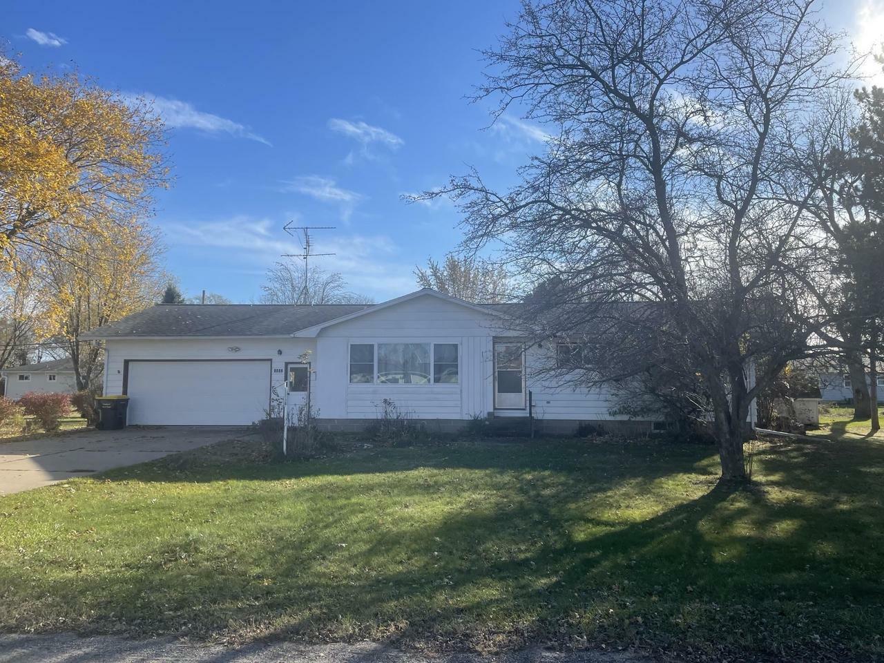 1402 Parkview Dr  Tomah WI 54660 photo