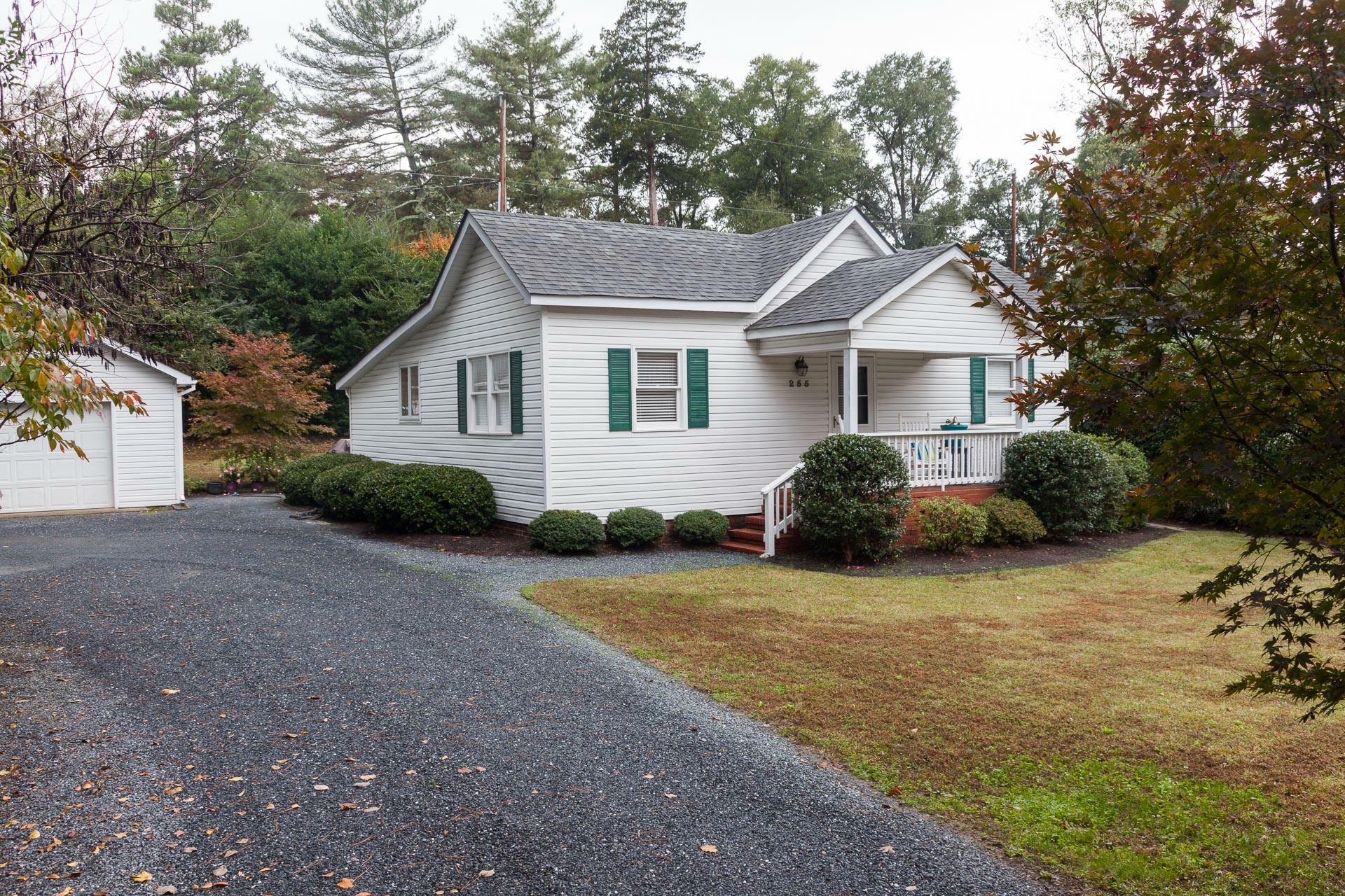 Property Photo:  255 Magnolia Road  NC 28374 