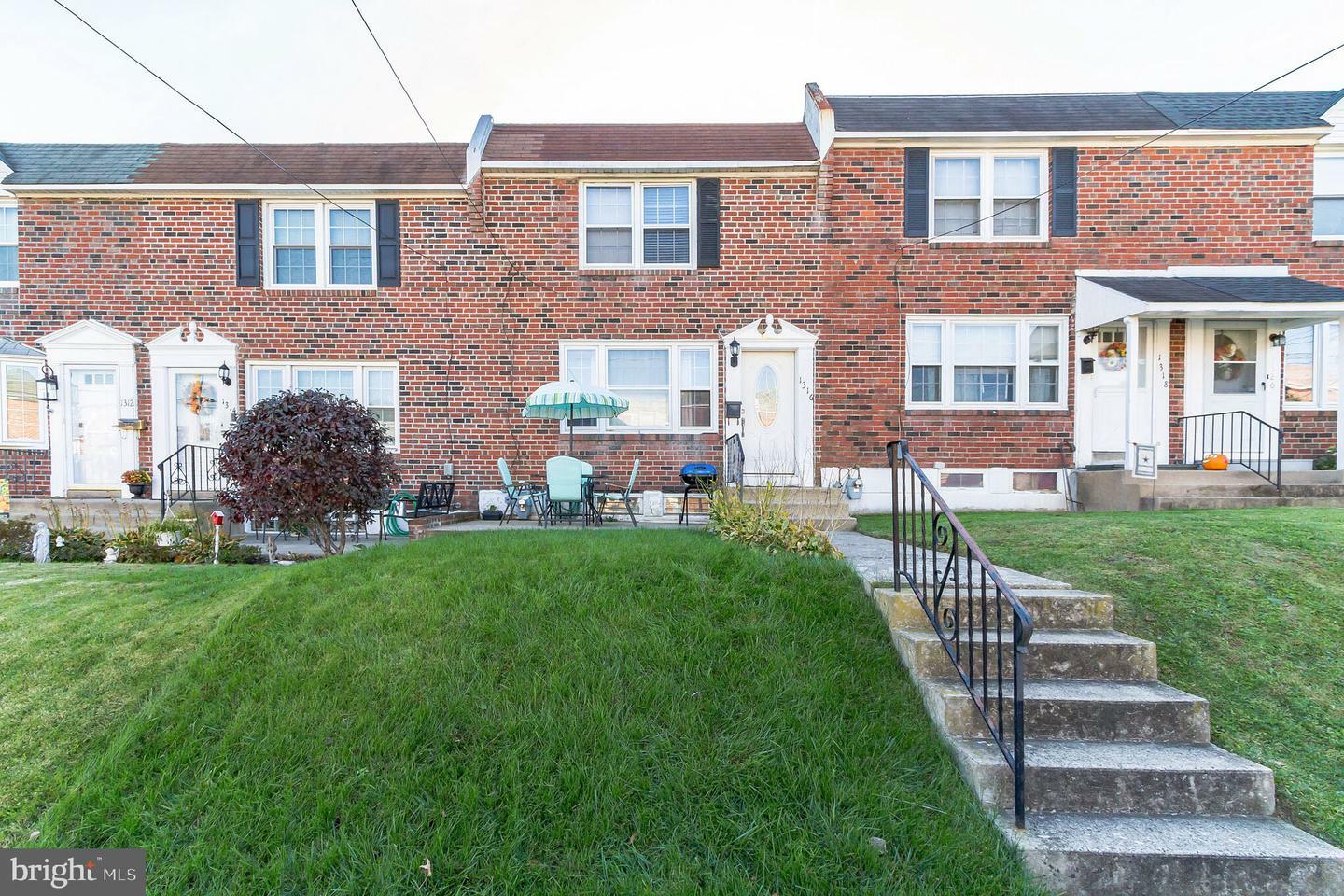 Property Photo: 1316 Redwood Lane PA 19401