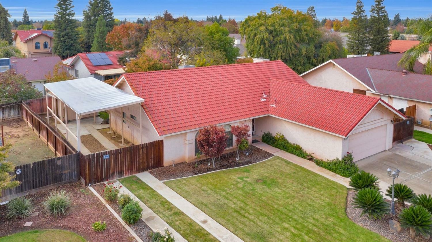 Property Photo:  686 N Ezie Avenue  CA 93611 