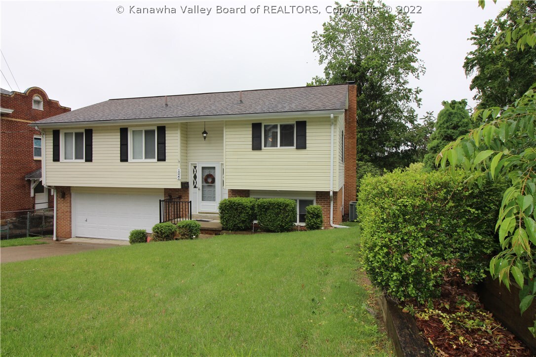 Property Photo: 1022 Oakmont Road WV 25314