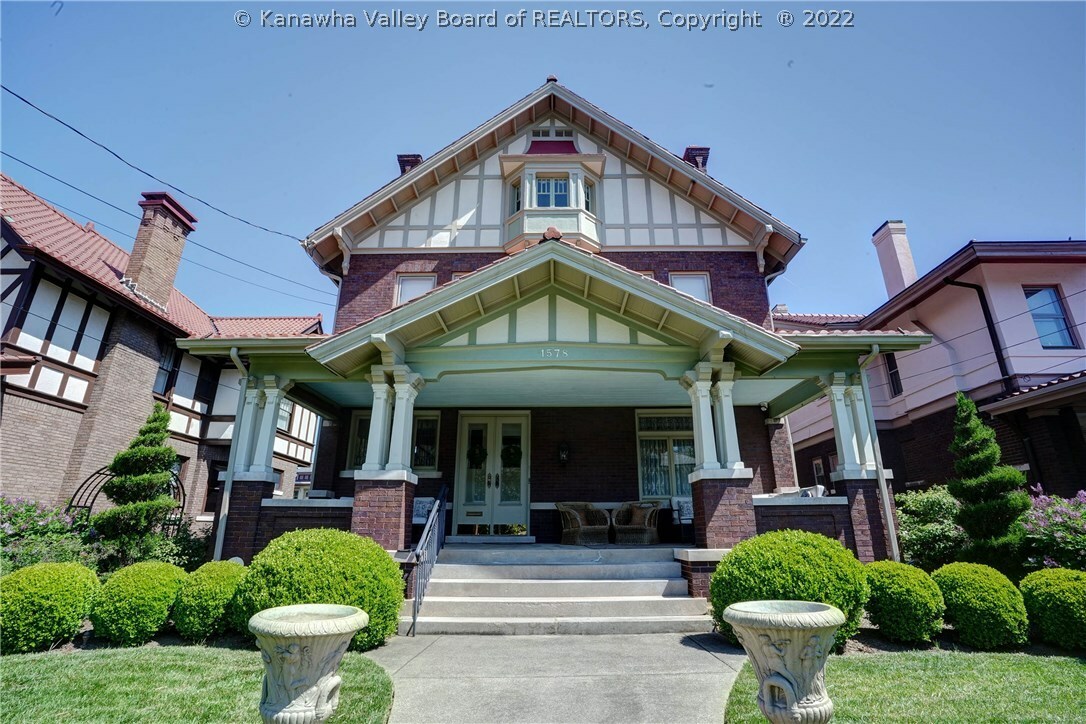 Property Photo: 1578 Virginia Street E WV 25311
