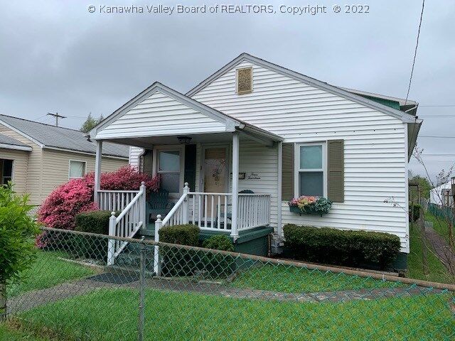 Property Photo:  414 Washington Avenue  WV 25177 