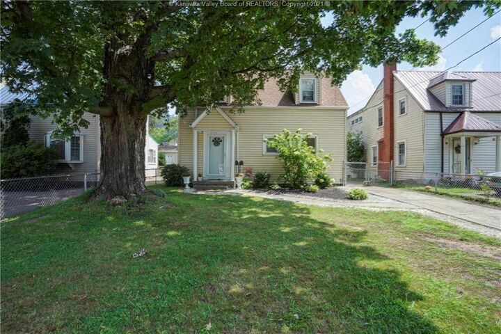 6520 Maccorkle Avenue SE  Charleston WV 25304 photo