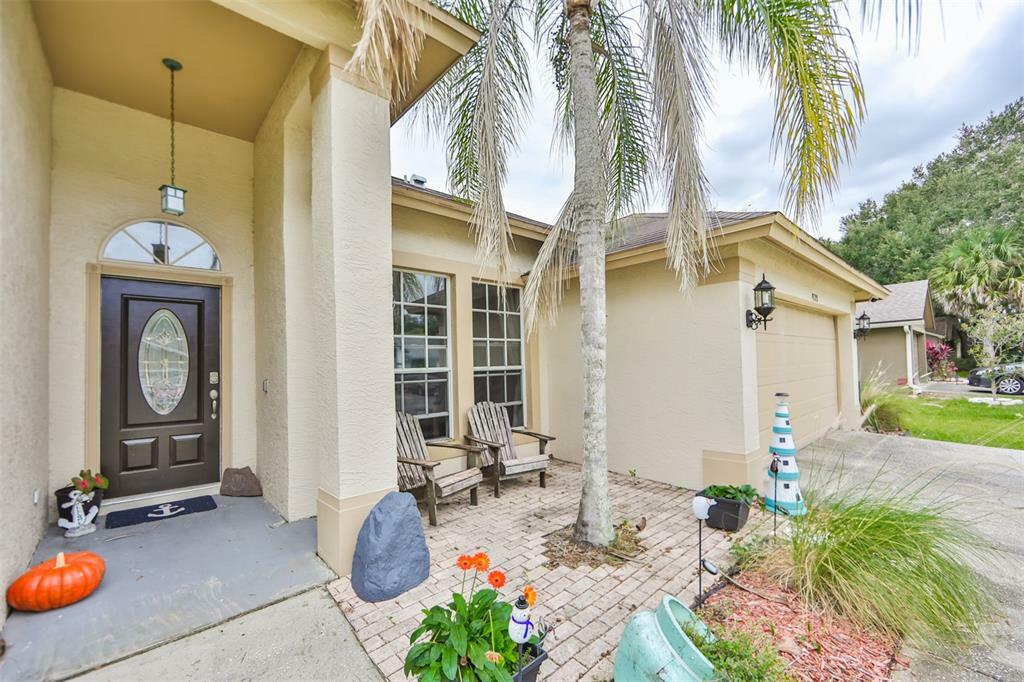 Property Photo:  9720 Glenpointe Drive  FL 33569 