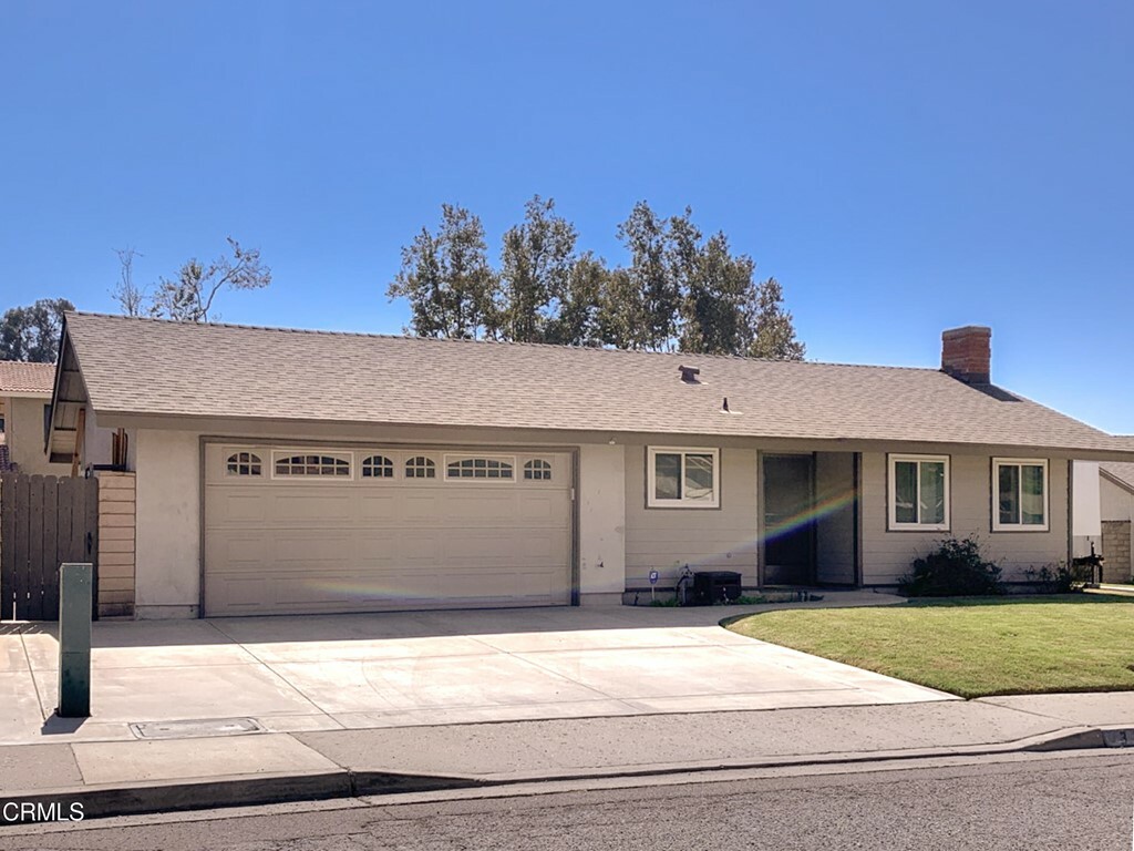 Property Photo:  308 Center Lane  CA 93060 