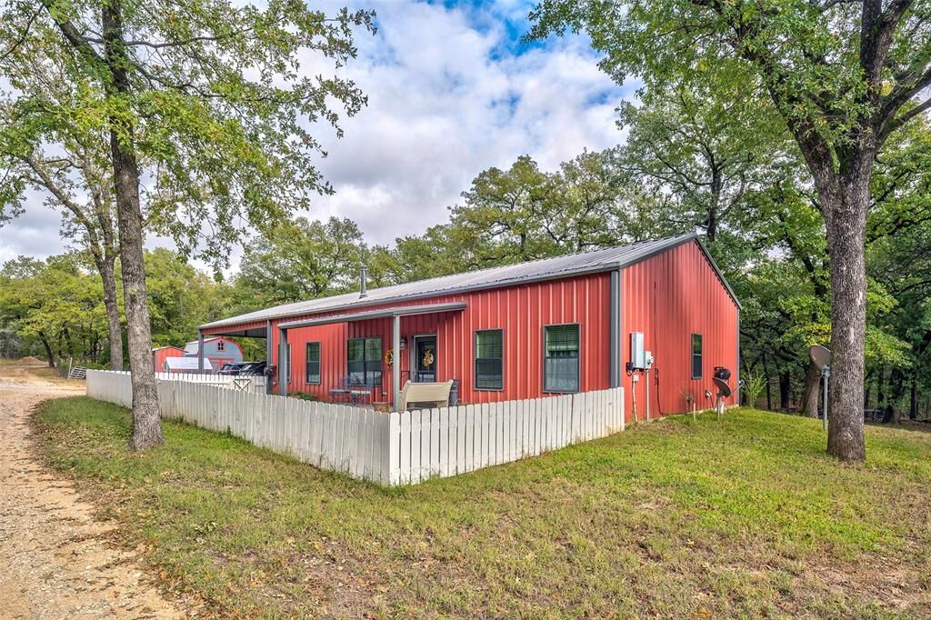 Property Photo: 935 Proctor Lane TX 76270