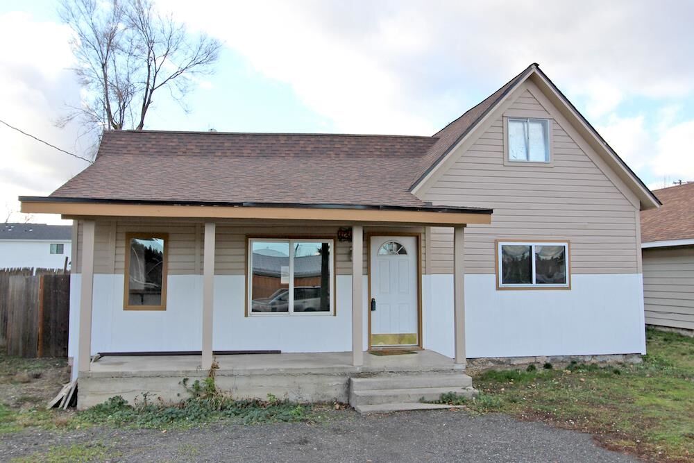 Property Photo: 12123 N Main St WA 99021-5007