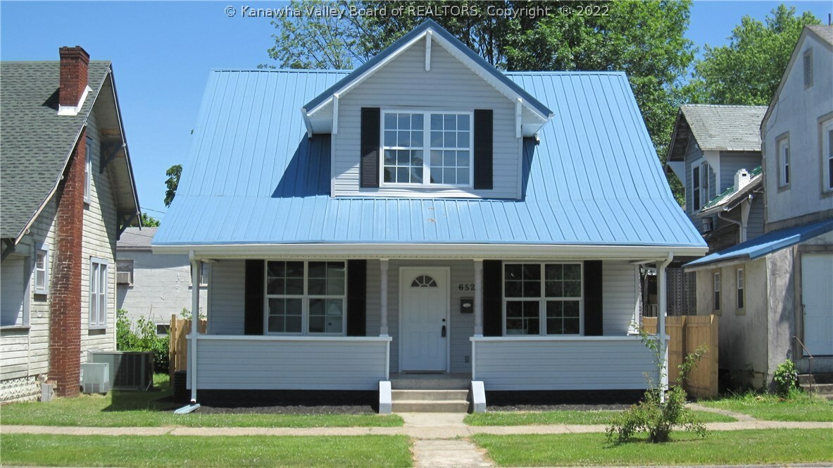 Property Photo: 652 8th Street WV 25177