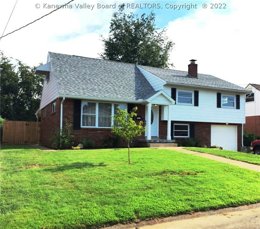Property Photo: 1916 Lincoln Avenue WV 25177