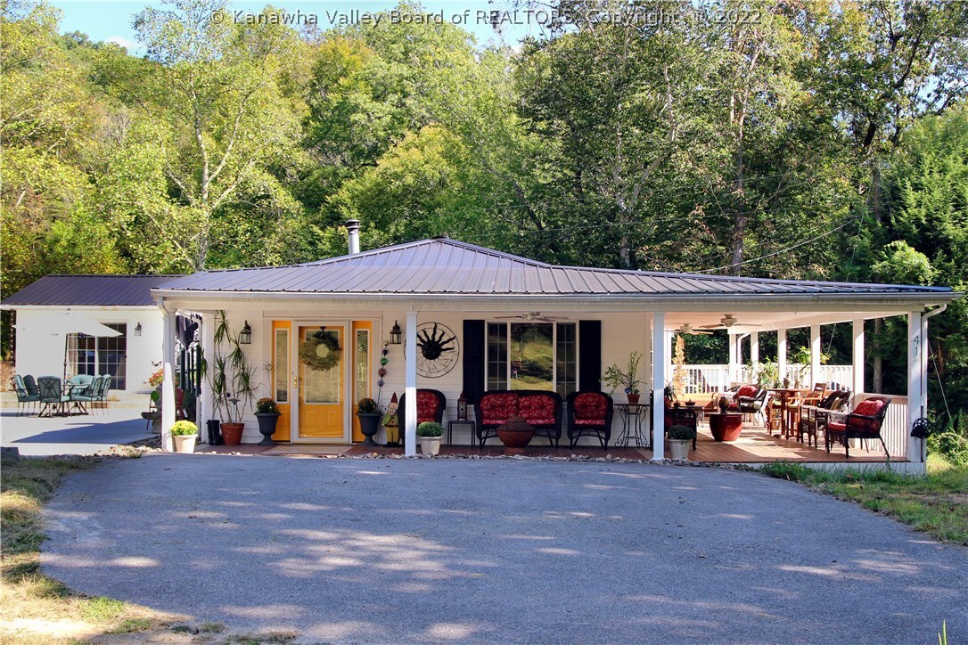Property Photo: 41 Angola Drive WV 25302
