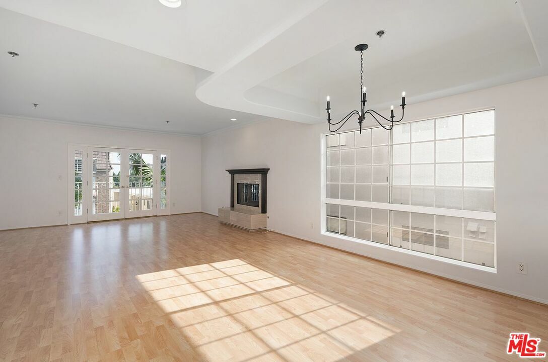 Property Photo: 2205 S Bentley Ave 301 CA 90064