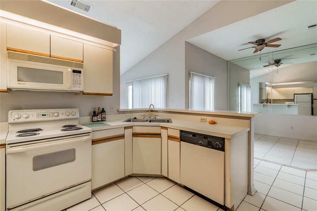 Property Photo:  112 Northshore Circle  FL 32707 