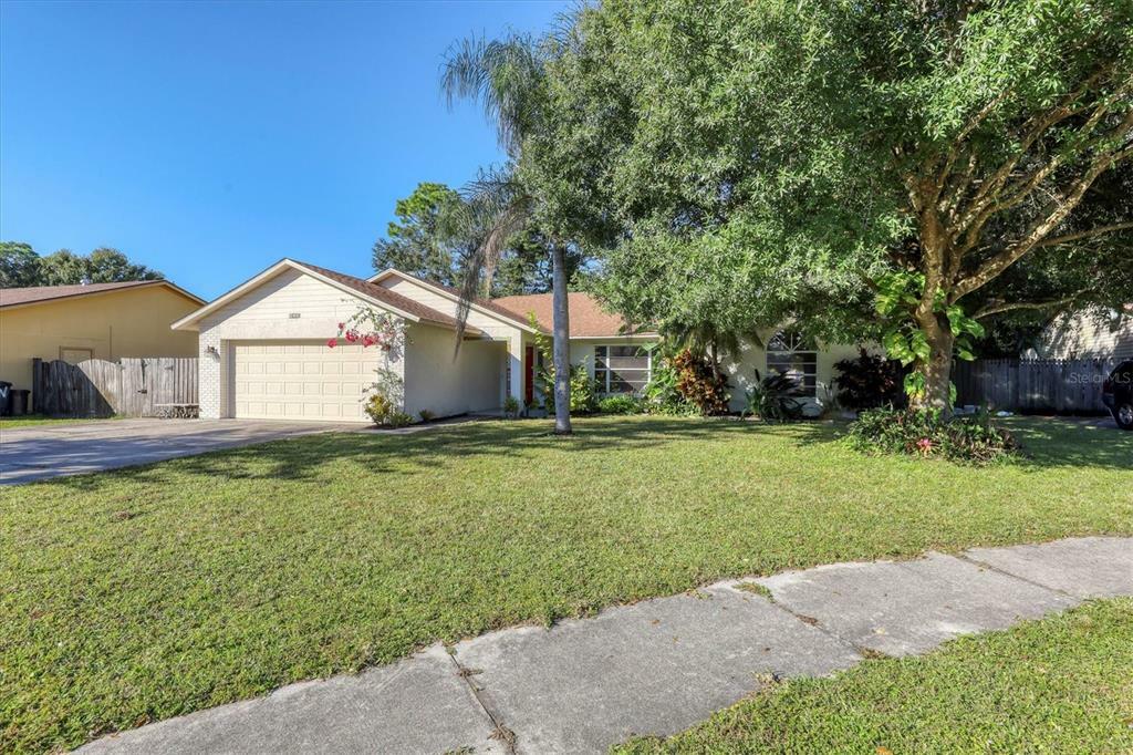 Property Photo:  923 Plum Tree Lane  FL 34243 