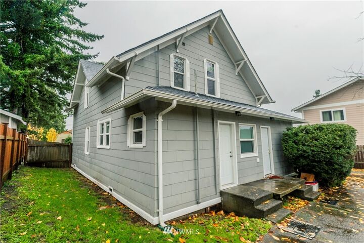 Property Photo:  2075 Cottage Place  WA 98248 