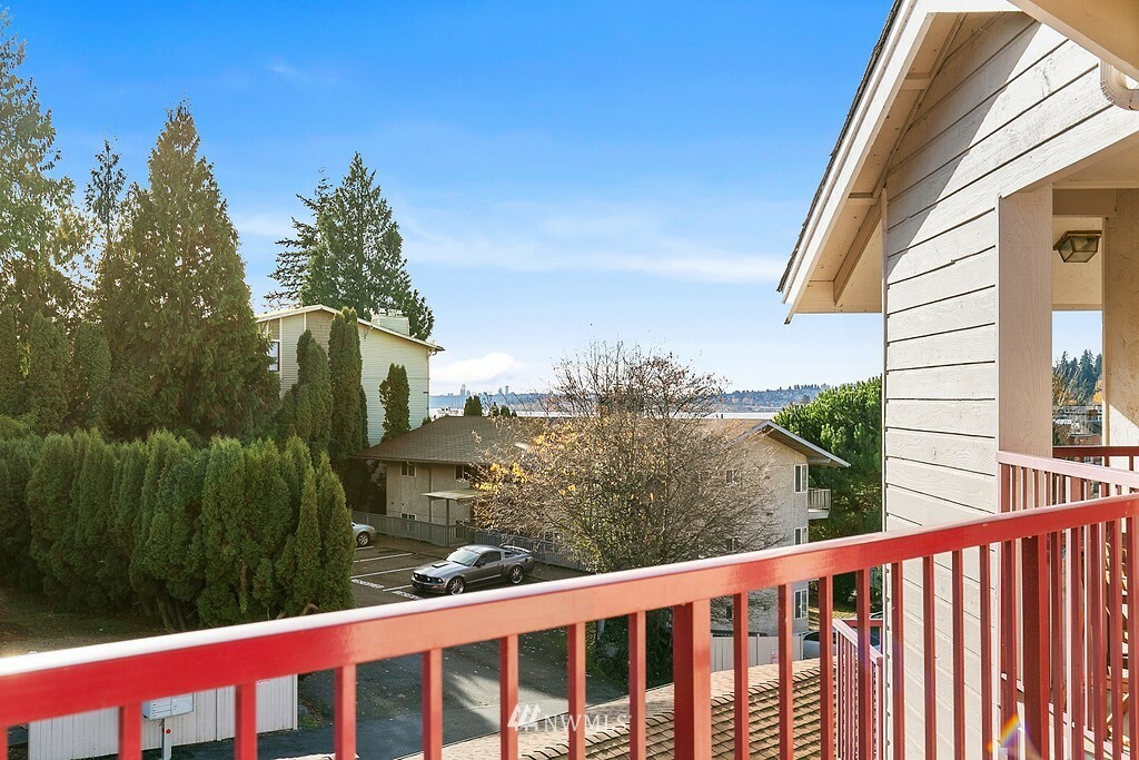 Property Photo:  9920 NE 119th Street 309  WA 98034 