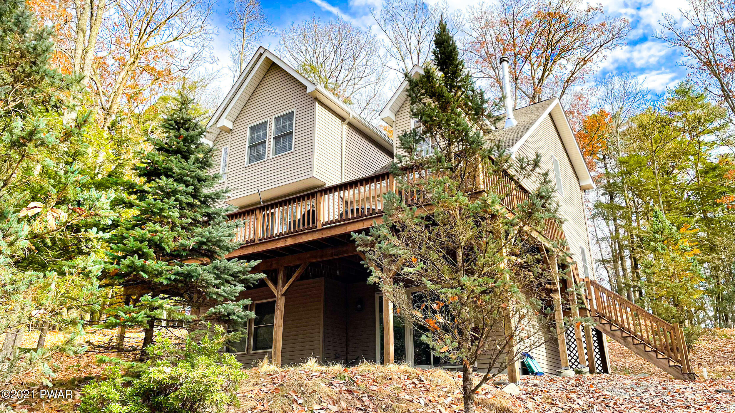 Property Photo:  10 Wren Court  PA 18438 