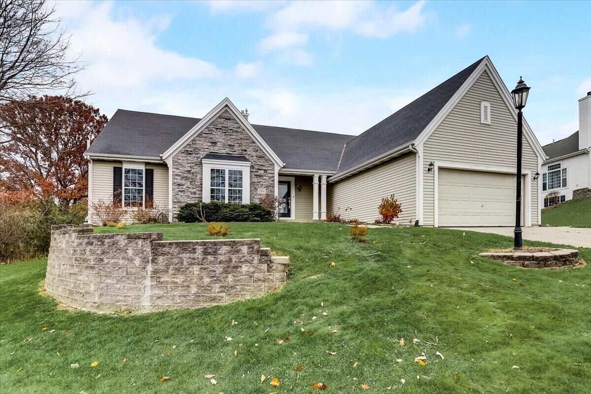 Property Photo: 2404 Leslie Ln WI 53189