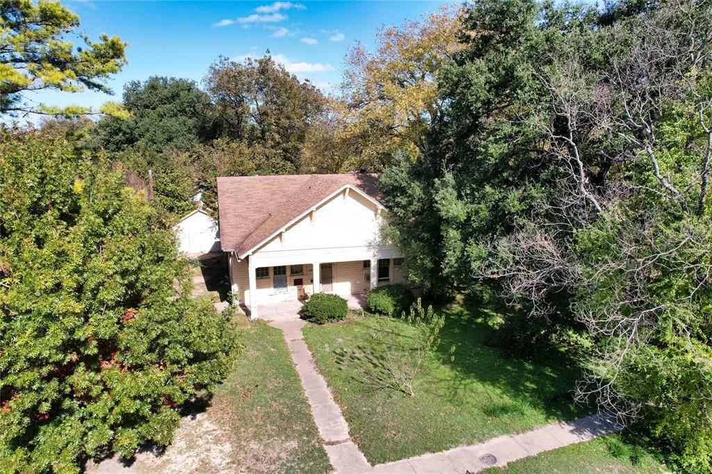 Property Photo:  425 Capps Street  TX 76661 