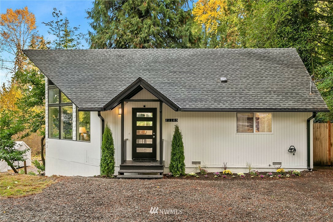 Property Photo:  21105 W Richmond Rd  WA 98021 