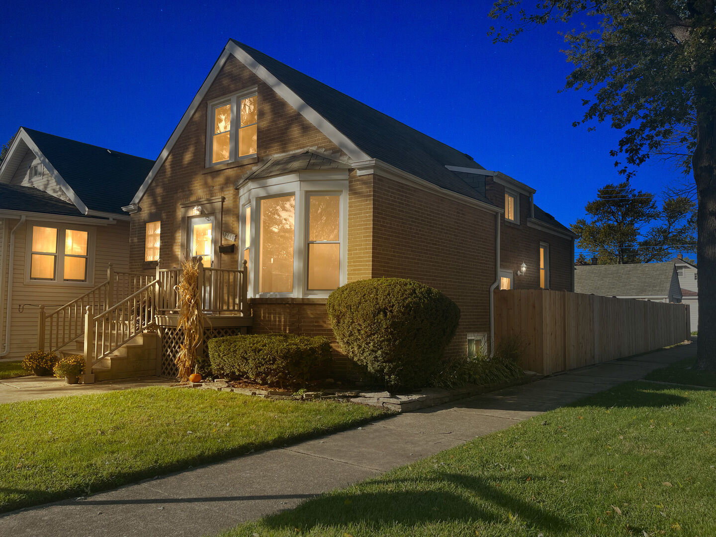 Property Photo:  3200 Elm Avenue  IL 60513 