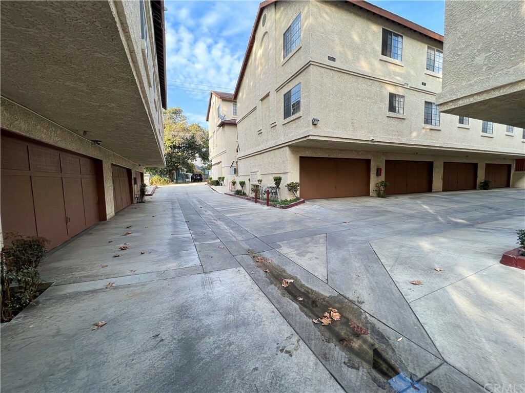 Property Photo:  12711 Hadley Street 6  CA 90601 