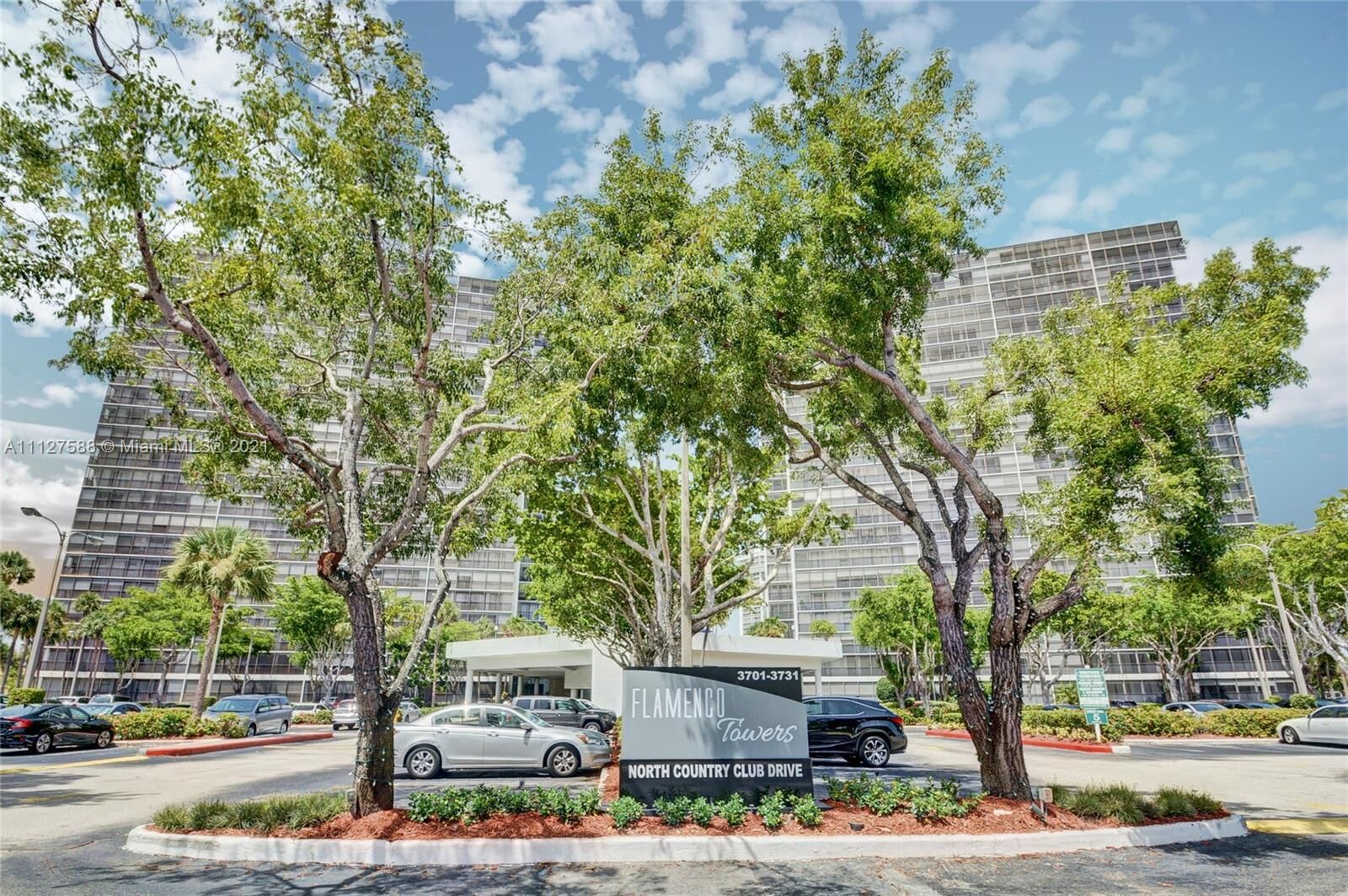 Property Photo: 3701 N Country Club Dr 906 FL 33180