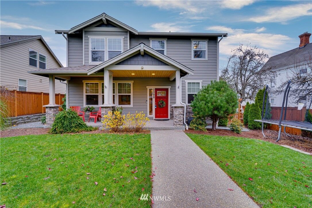 Property Photo:  1308 32nd Street  WA 98221 
