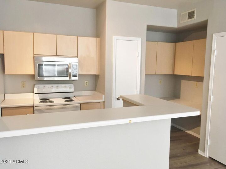 Property Photo: 1720 E Thunderbird Road 1120 AZ 85022
